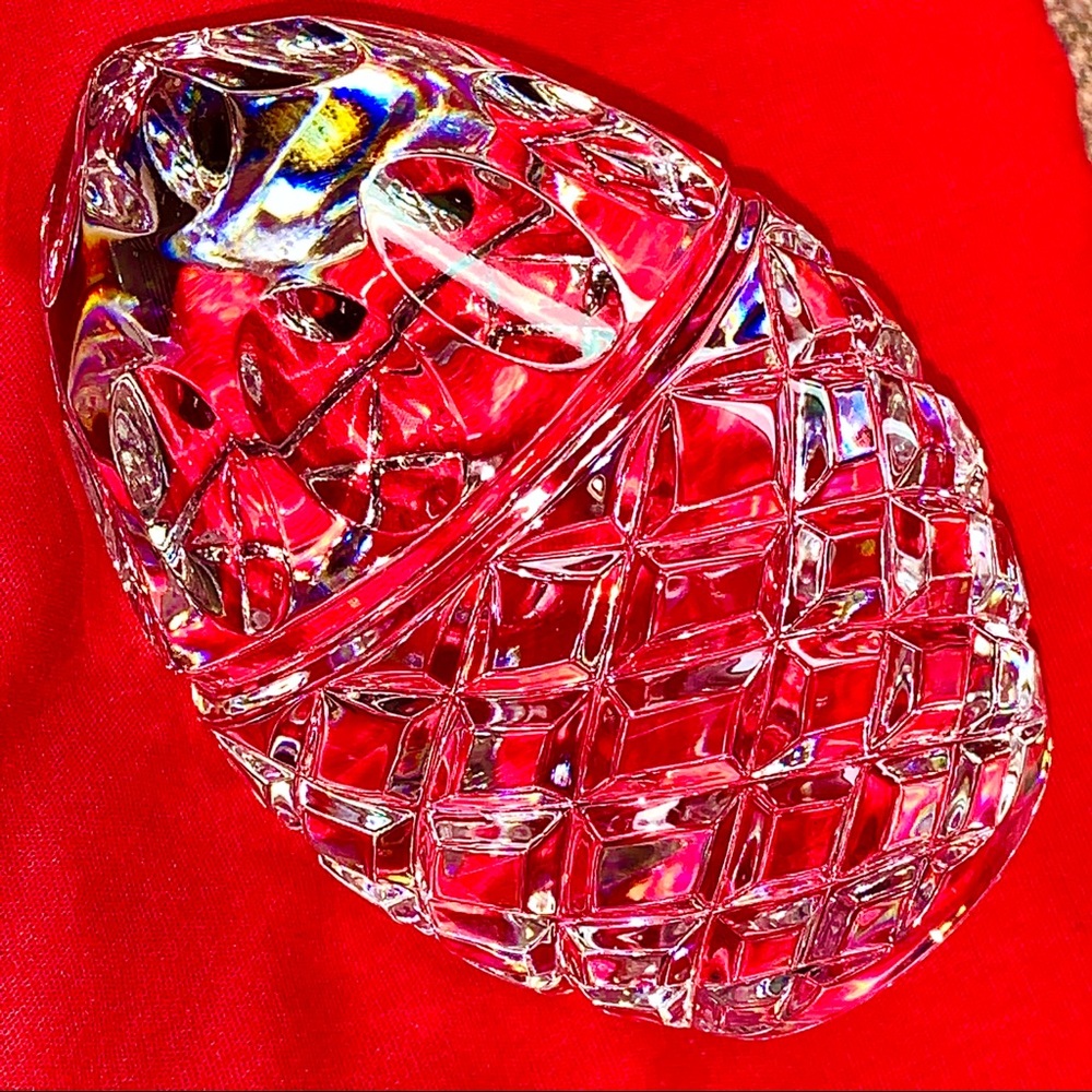 Say Congratulations with this Elaborately Cut Crystal Egg Decorated for Royalty - Picture 8 of 16